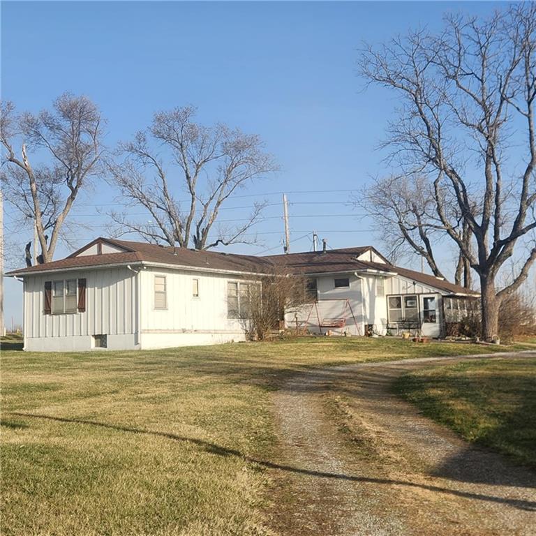 1101 East Walnut Street Raymore, MO 64083 - Photo 2 of 11