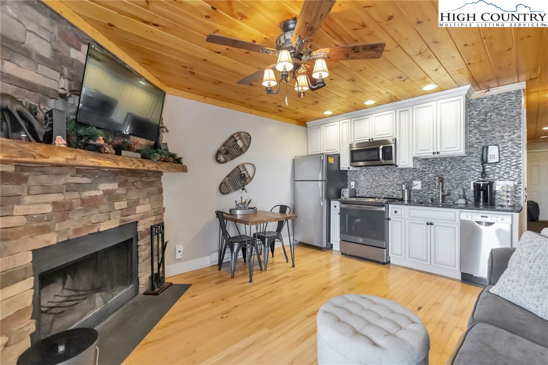 301 Pinnacle Inn Road, Unit 3304B Beech Mountain, NC 28604 - Photo 1 of 42 Gallery Image 1