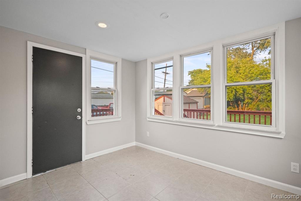 24924 Grove Avenue Eastpointe, MI 48021 - Photo 12 of 30 Gallery Image 12