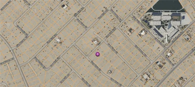 a white bath tub sitting in a snow