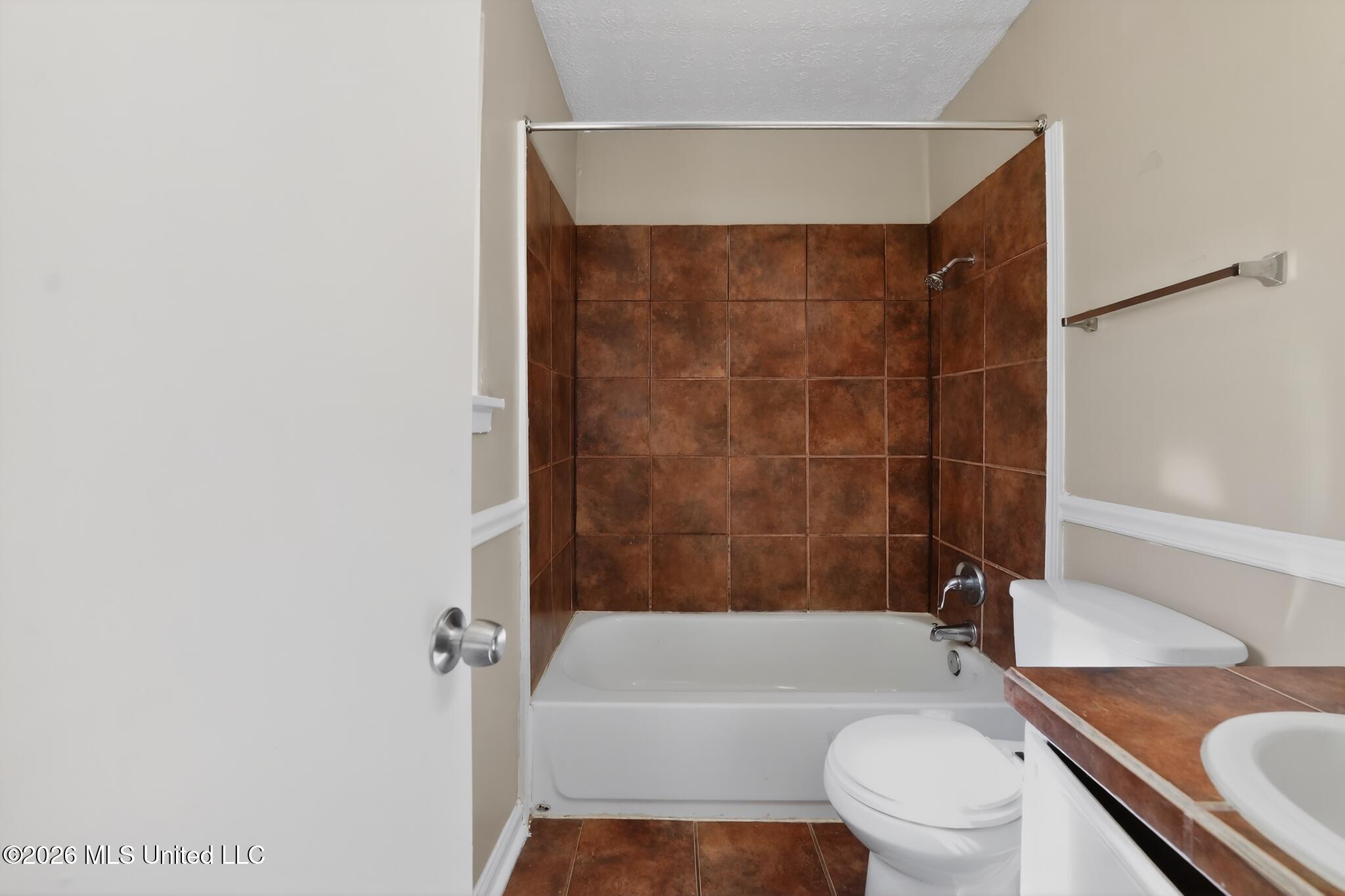 206 Valley Ridge Drive Jackson, MS 39206 - Photo 33 of 34 33_206_Valley_Ridge_Dr-Bathroom-8031