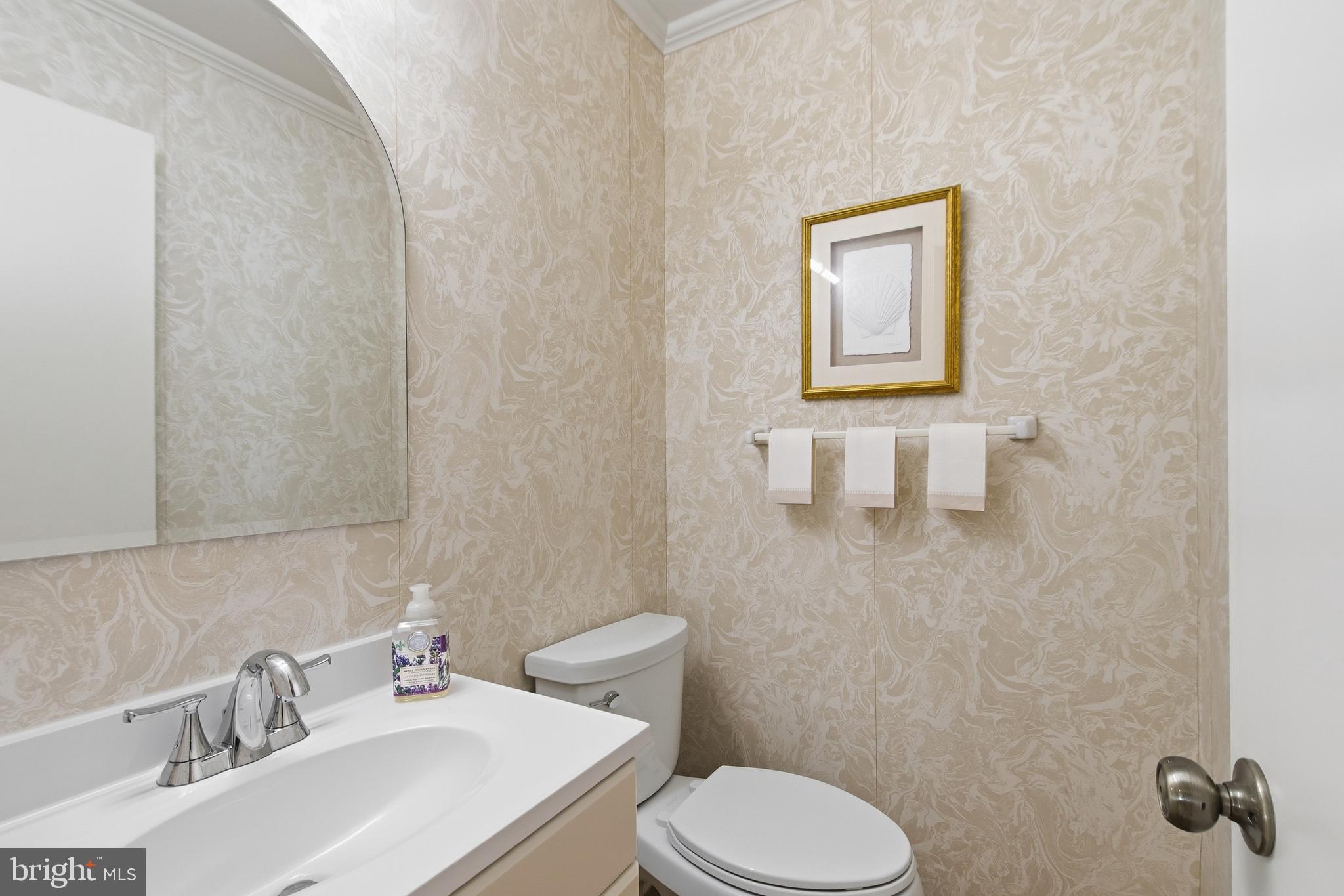 9385 Saddlemount Court Springfield, VA 22153 - Photo 24 of 51 Guest Bath