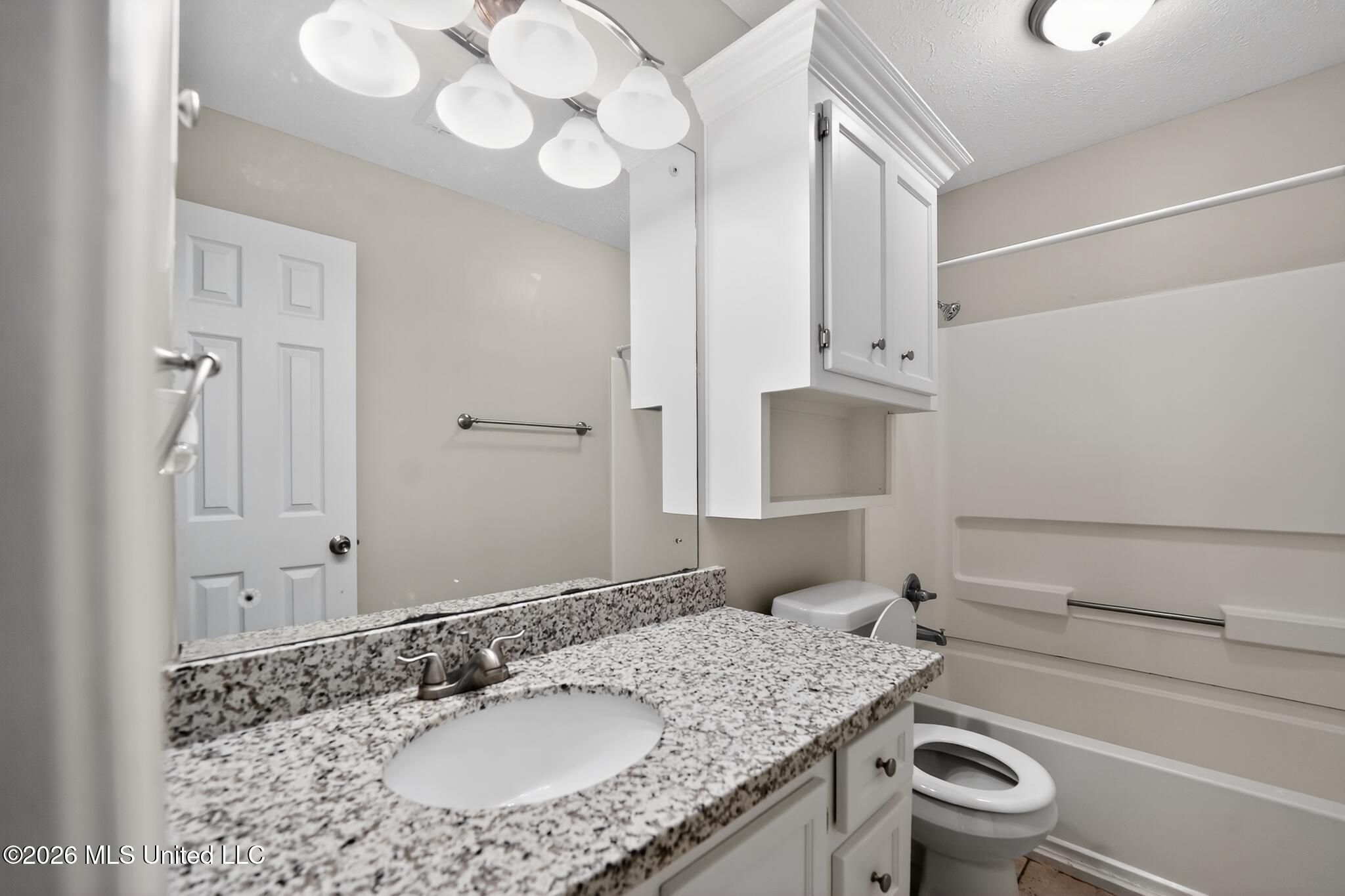 704 Dunleith Lane Ridgeland, MS 39157 - Photo 13 of 15 15_704_Dunleith_Ln-Bathroom-7603