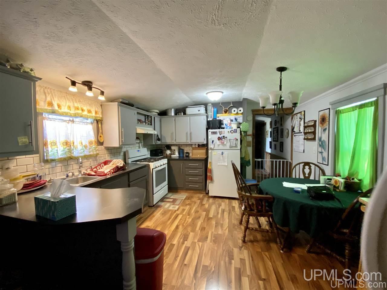 5653 I Road Escanaba, MI 49829 - Photo 2 of 17