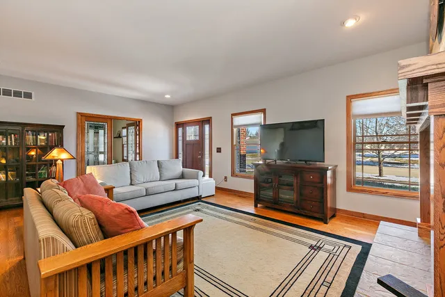 $346,500 | 1151 Fox Hollow Court, DeKalb, IL 60115