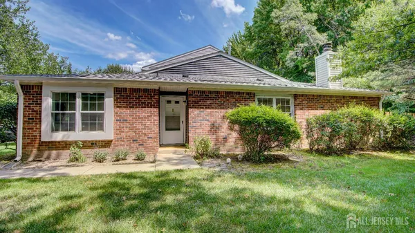 $2,600 | 267 Constitution Circle, North Brunswick, NJ 08902