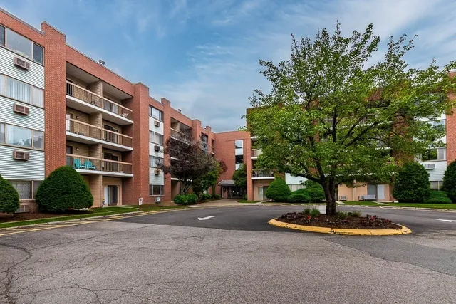 $499,000 | 4975 Washington Street, Unit 306, Boston, MA 02132