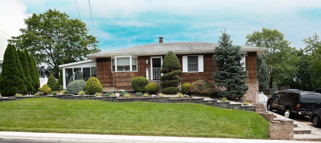 24 South Minisink Ave  