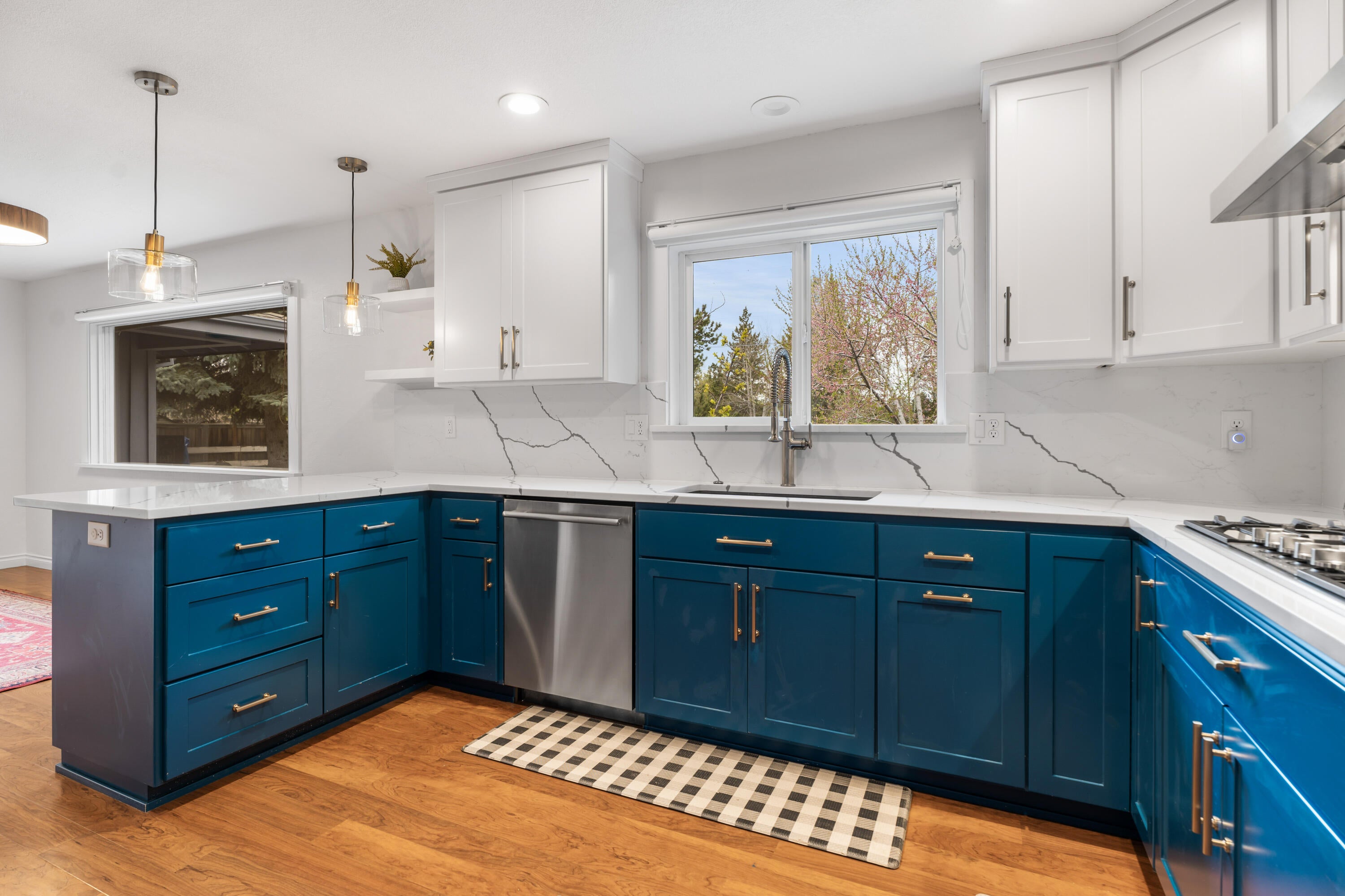 61930 Pettigrew Road Bend, OR 97702 - Photo 11 of 48 42-Kitchen