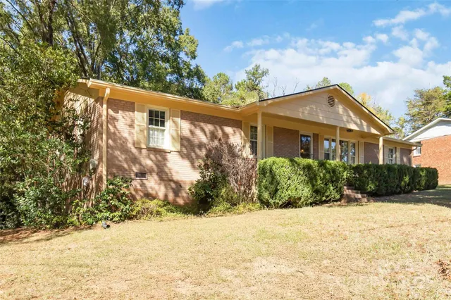 a front view of house with yard