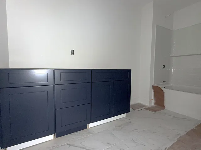 $869,000 | 14 Village Circle, Unit 14, Guilford, CT 06437