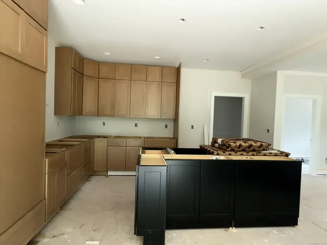 $869,000 | 14 Village Circle, Unit 14, Guilford, CT 06437