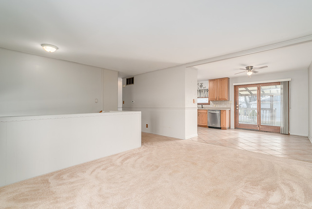 501 South Oltendorf Road Streamwood, IL 60107 - Photo 3 of 23
