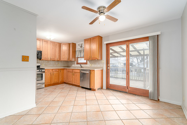 501 South Oltendorf Road Streamwood, IL 60107 - Photo 4 of 23