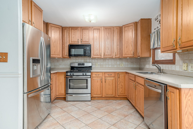 501 South Oltendorf Road Streamwood, IL 60107 - Photo 6 of 23
