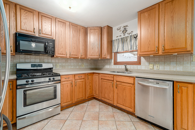 501 South Oltendorf Road Streamwood, IL 60107 - Photo 7 of 23