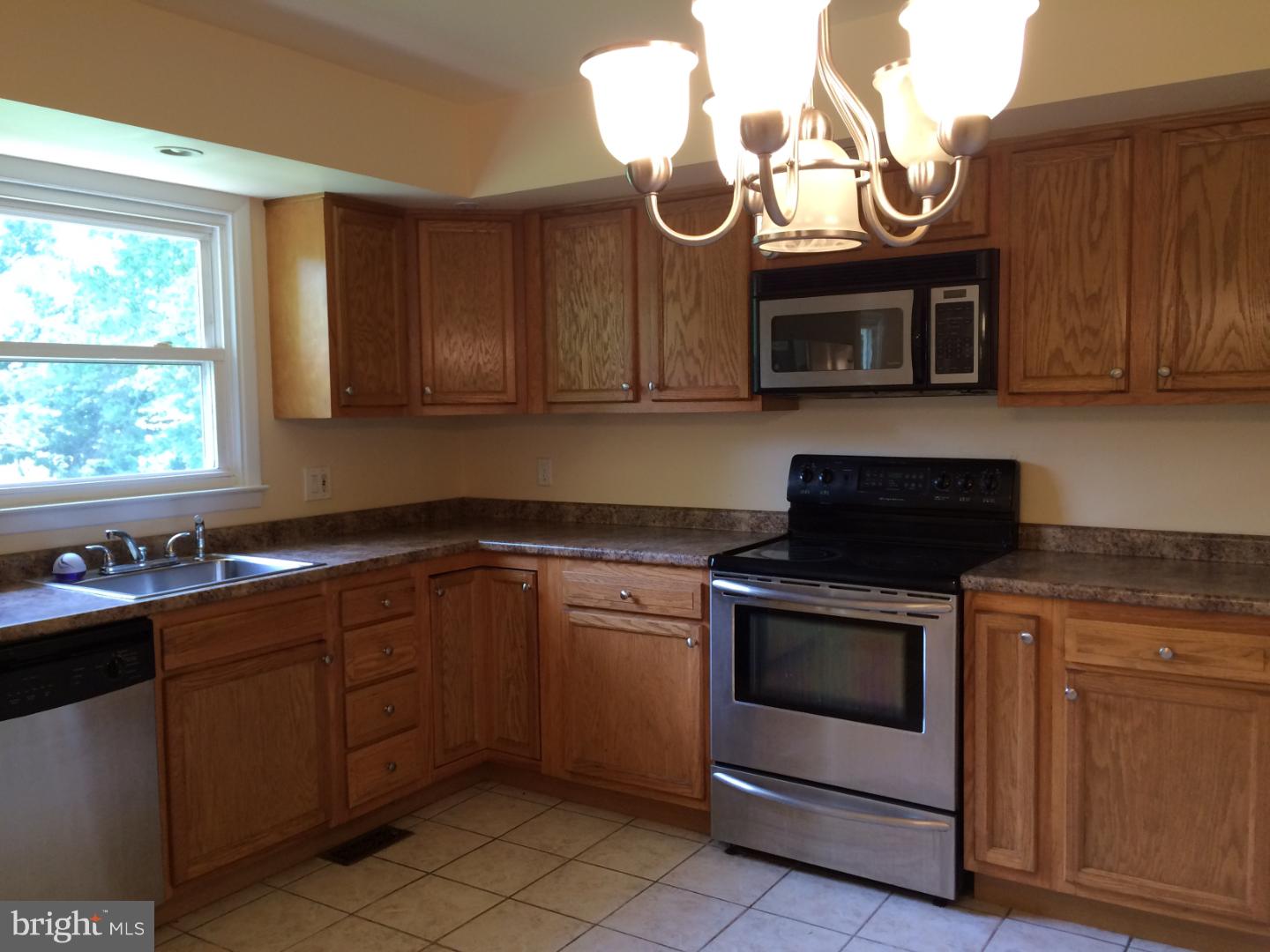 1261 Hoffman Road Ambler, PA 19002 - Photo 5 of 25 Gallery Image 5