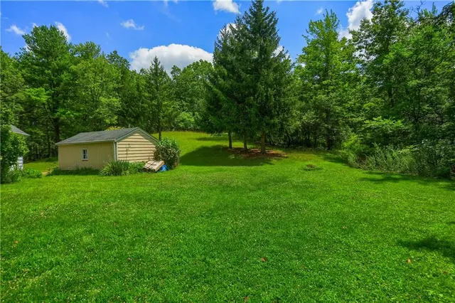 a view of a house with backyard