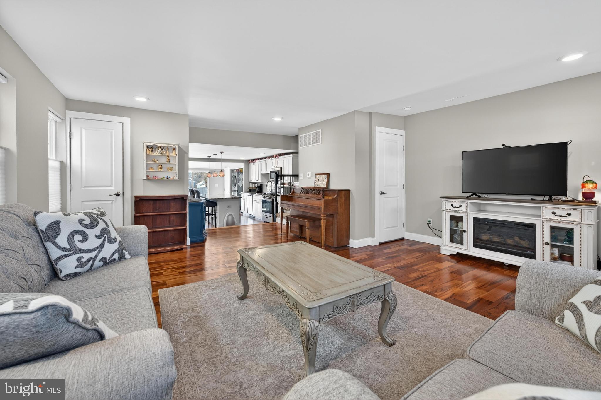 54 Hanover Street Pemberton, NJ 08068 - Photo 3 of 20