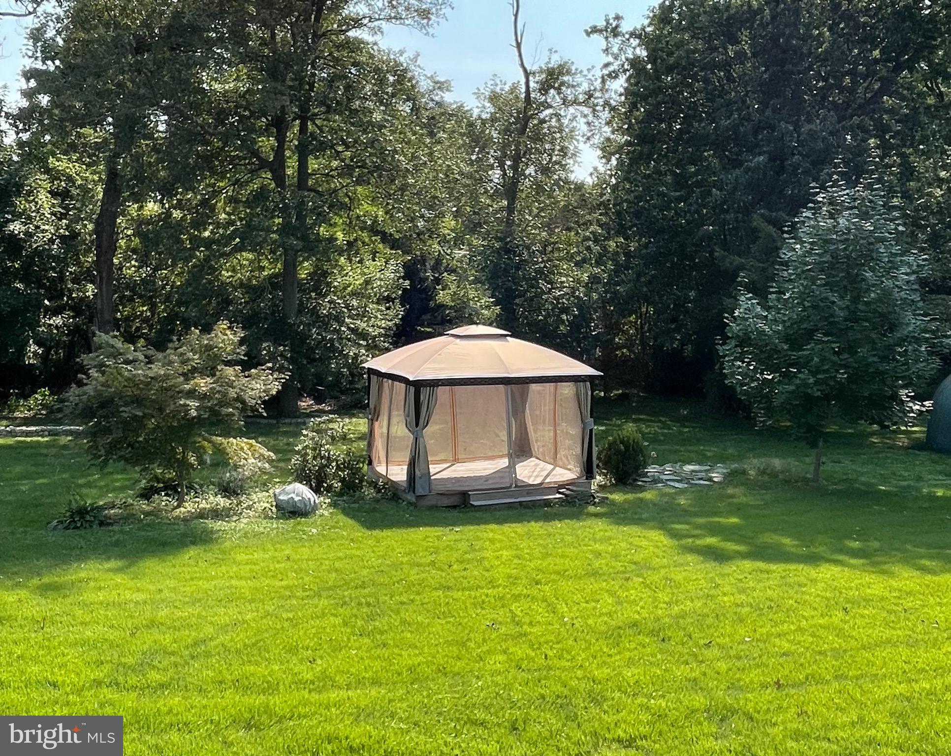 11 Groveville Road Trenton, NJ 08620 - Photo 5 of 33 gazebo
