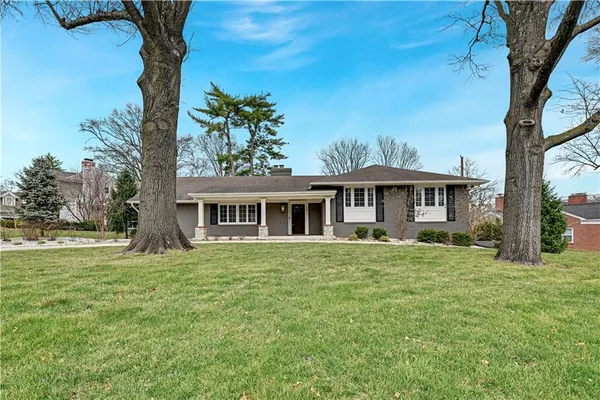 $1,200,000 | 6241 Howe Drive, Fairway, KS 66208