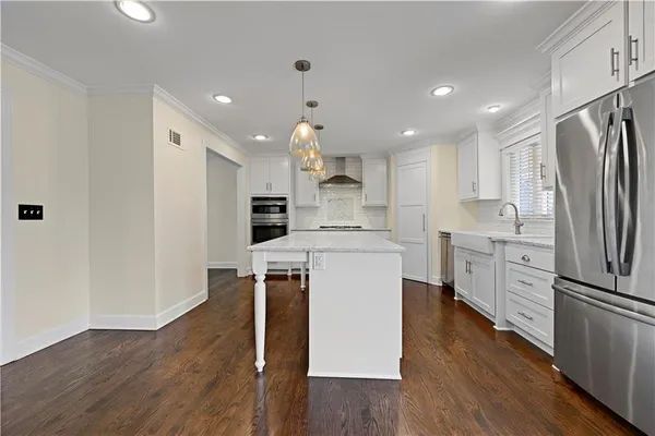 $1,200,000 | 6241 Howe Drive, Fairway, KS 66208