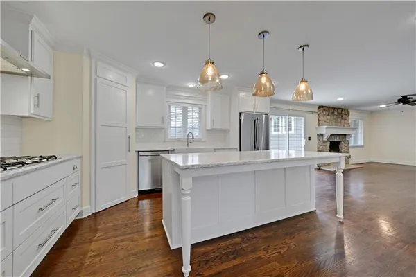 $1,200,000 | 6241 Howe Drive, Fairway, KS 66208