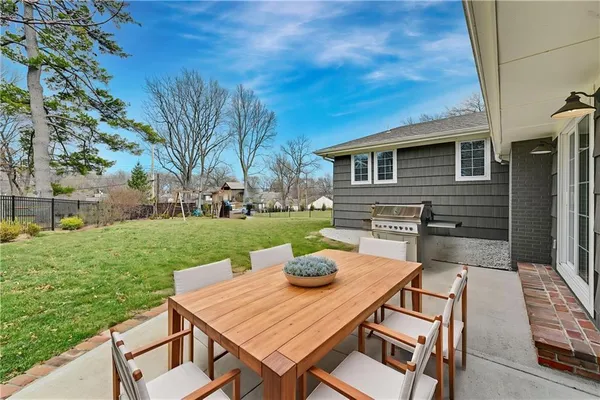 $1,200,000 | 6241 Howe Drive, Fairway, KS 66208