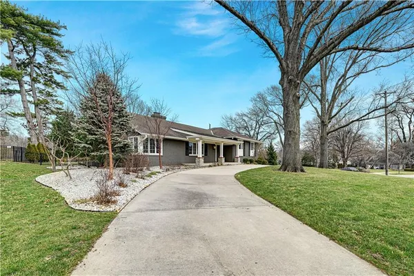 $1,200,000 | 6241 Howe Drive, Fairway, KS 66208