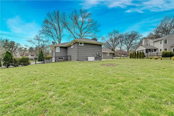 $1,200,000 | 6241 Howe Drive, Fairway, KS 66208