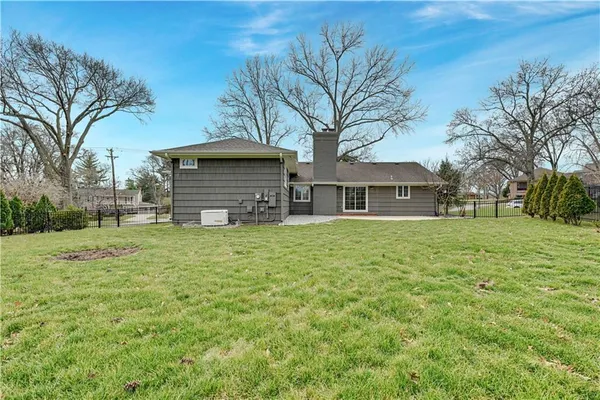 $1,200,000 | 6241 Howe Drive, Fairway, KS 66208