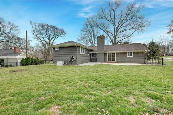 $1,200,000 | 6241 Howe Drive, Fairway, KS 66208