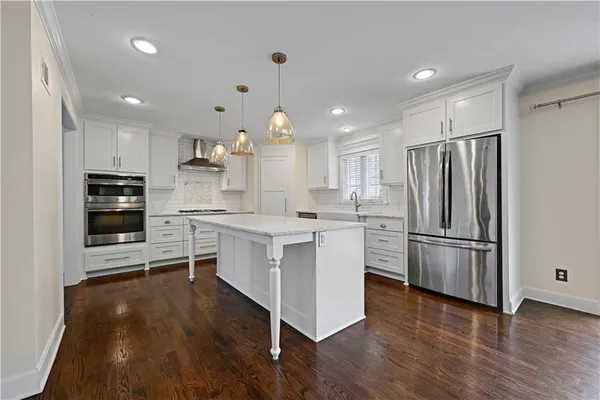 $1,200,000 | 6241 Howe Drive, Fairway, KS 66208