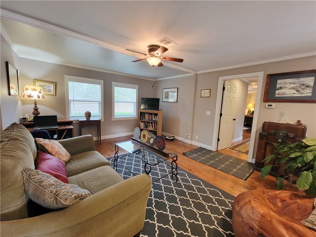 1555 Pear Tree Road Waverly, AL 36879 - Photo 20 of 45 Sitting area outside primary bedroom