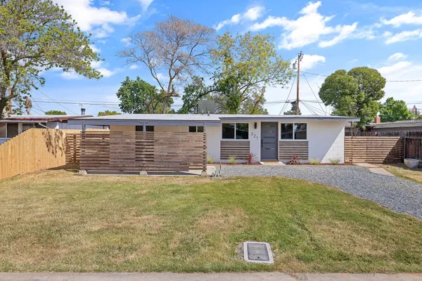 $319,000 | 321 Peach Drive, Exeter, CA 93221