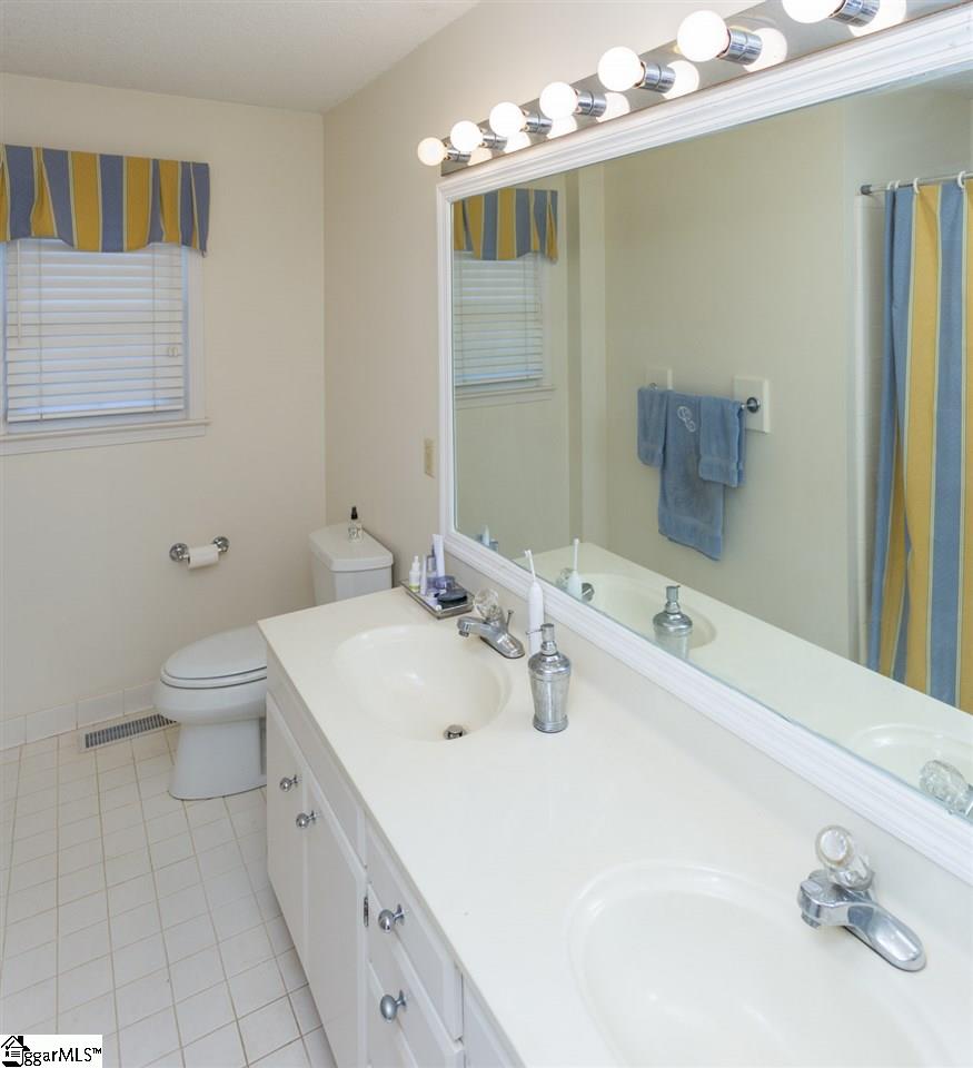 713 Wembley Road Greenville, SC 29607 - Photo 22 of 36 His and Hers Sinks