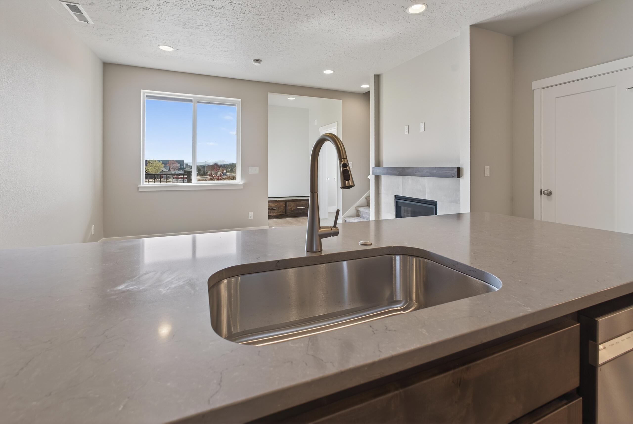4080 Southwest 39th Street, Unit LOT 30 Redmond, OR 97756 - Photo 10 of 38 Kitchen sink