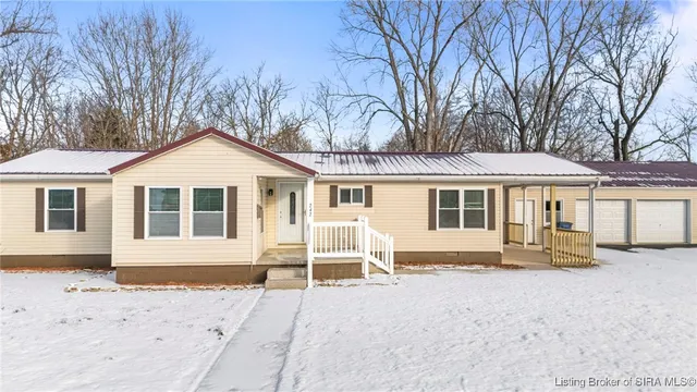 $207,000 | 242 Blunt Avenue, Austin, IN 47102