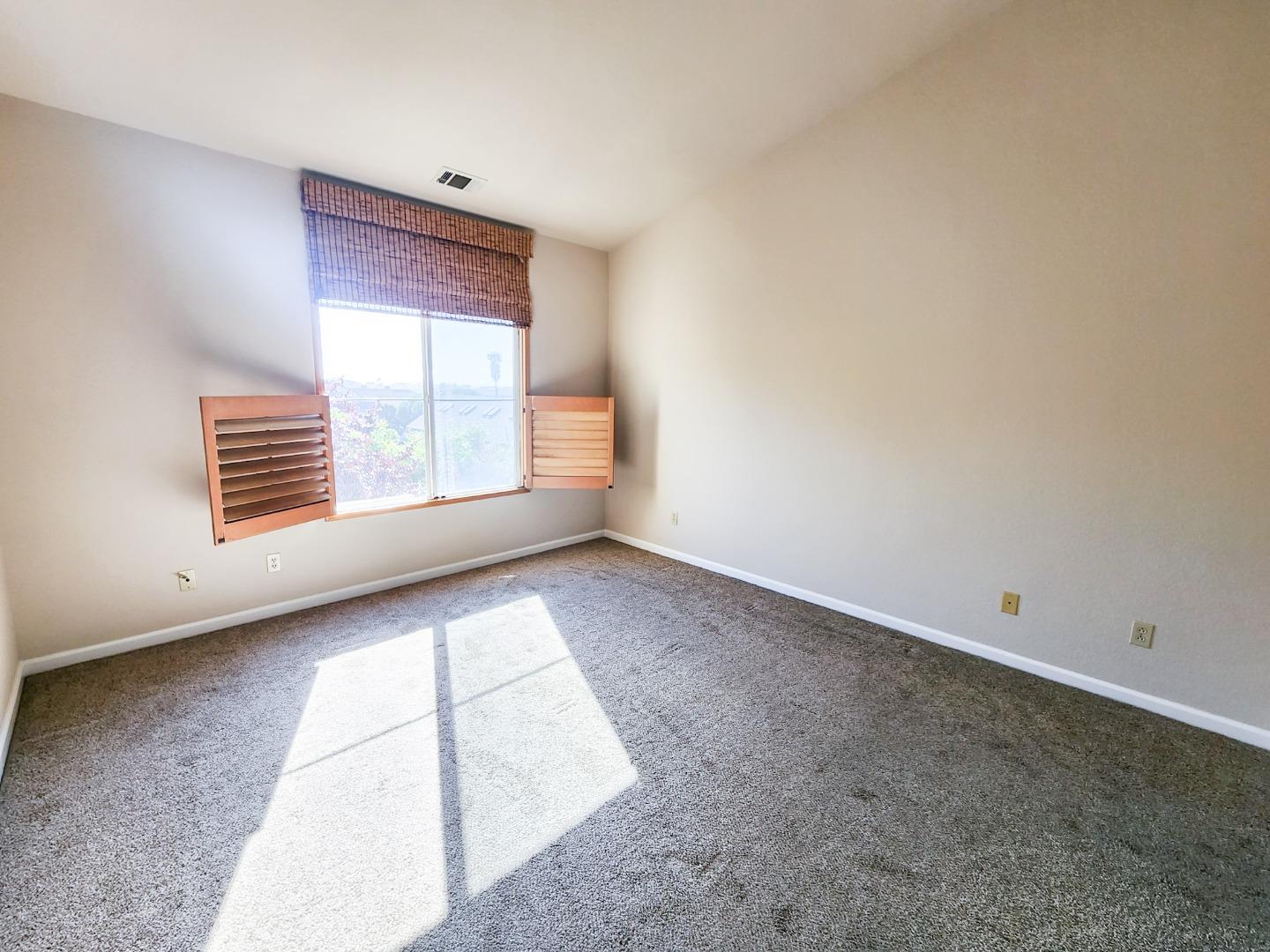 10 Patrick Way Half Moon Bay, CA 94019 - Photo 8 of 11 an empty room with windows