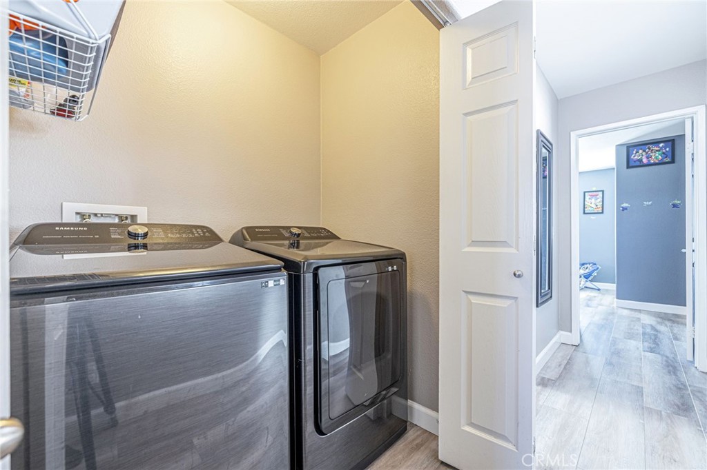 43128 Homestead Street Lancaster, CA 93535 - Photo 21 of 33 a utility room with dryer and washer