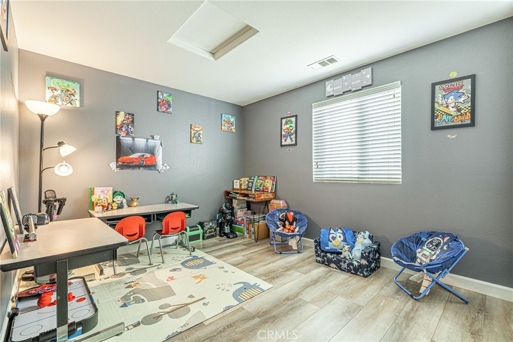 43128 Homestead Street Lancaster, CA 93535 - Photo 27 of 33 a play room with toys