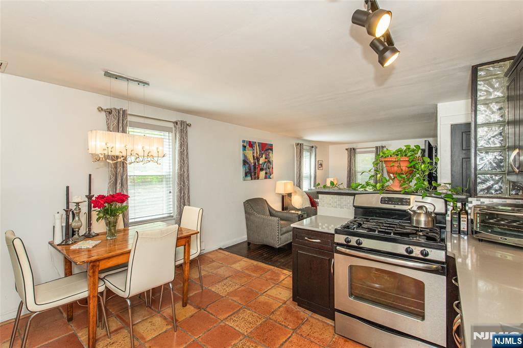 257 McCosh Road Clifton, NJ 07043 - Photo 13 of 35