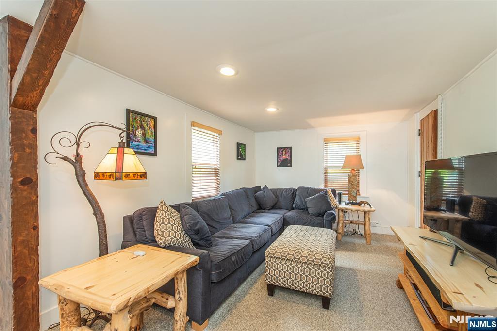 257 McCosh Road Clifton, NJ 07043 - Photo 14 of 35