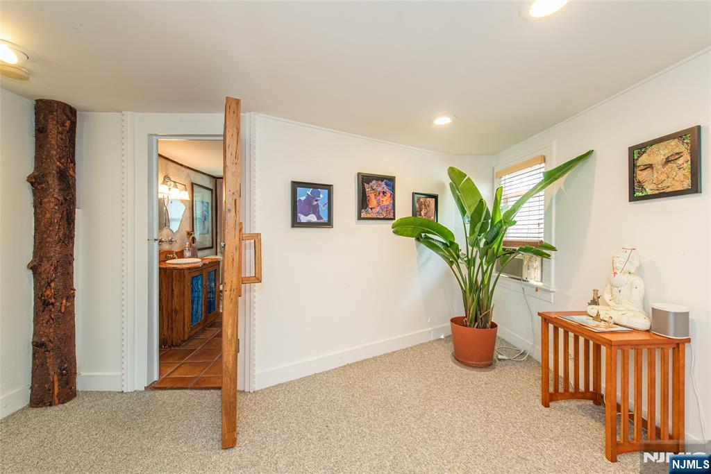 257 McCosh Road Clifton, NJ 07043 - Photo 16 of 35