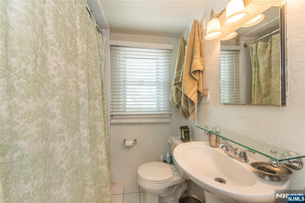 257 McCosh Road Clifton, NJ 07043 - Photo 27 of 35