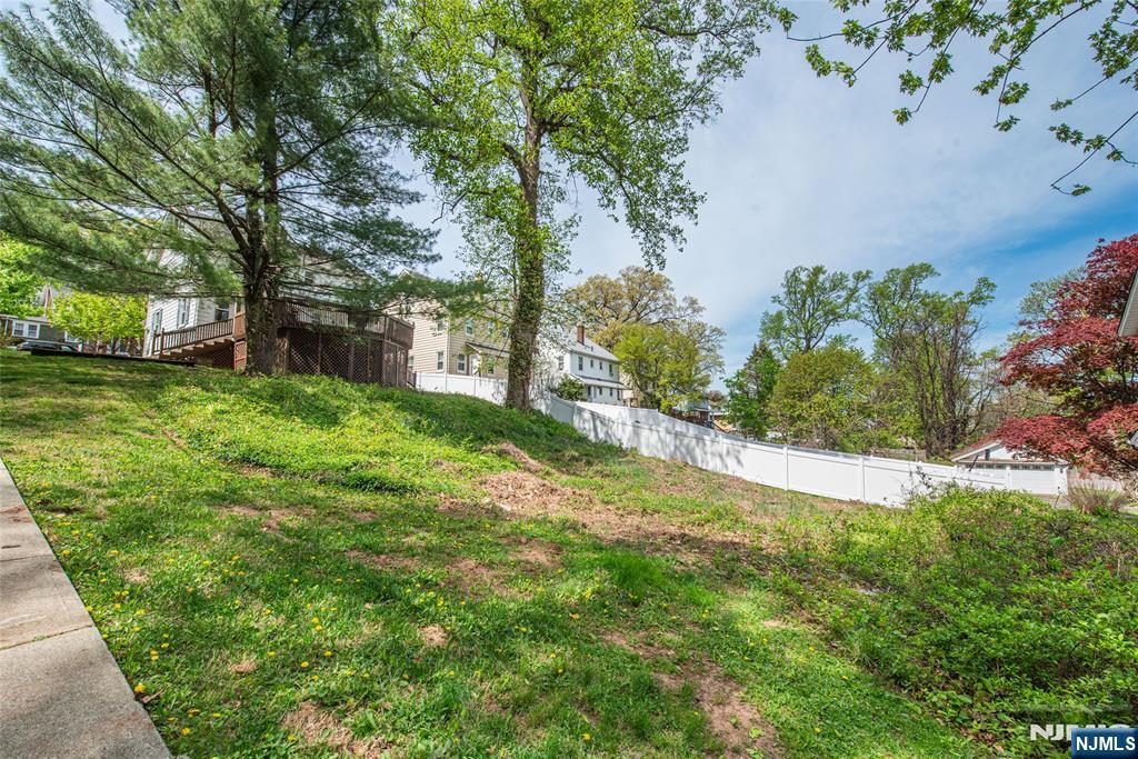257 McCosh Road Clifton, NJ 07043 - Photo 3 of 35
