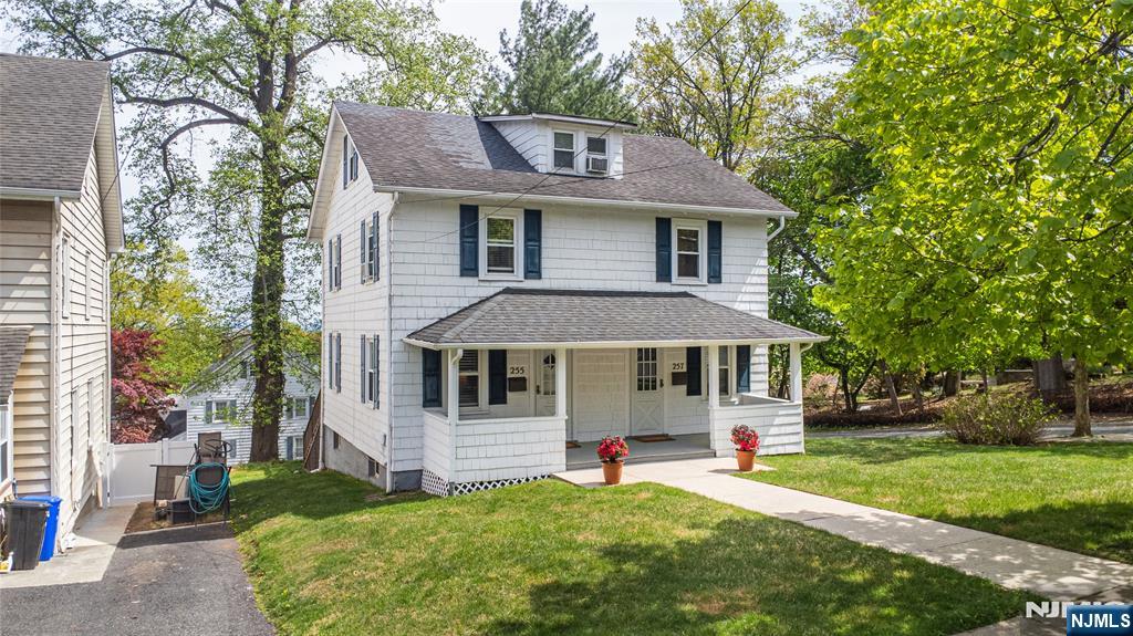 257 McCosh Road Clifton, NJ 07043 - Photo 5 of 35