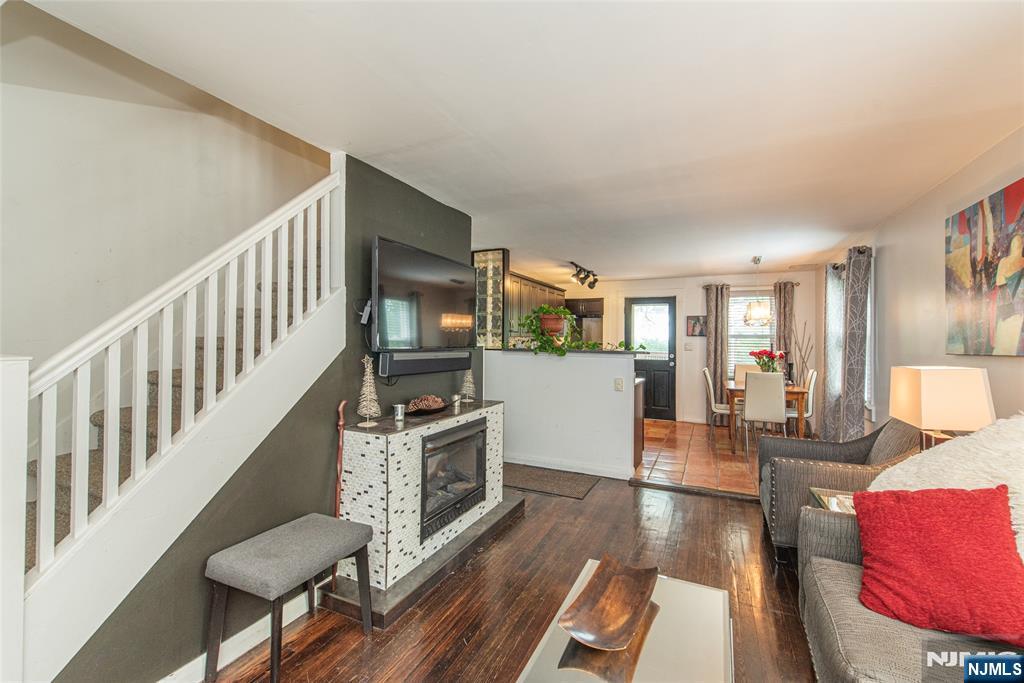 257 McCosh Road Clifton, NJ 07043 - Photo 7 of 35
