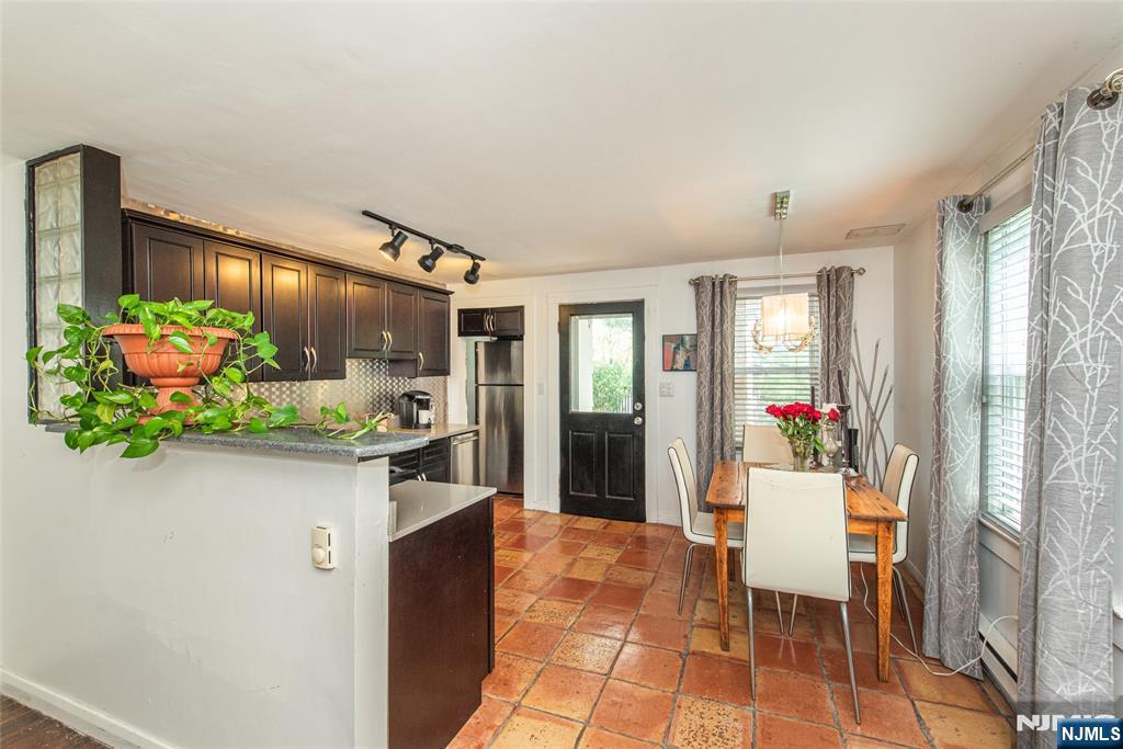 257 McCosh Road Clifton, NJ 07043 - Photo 9 of 35