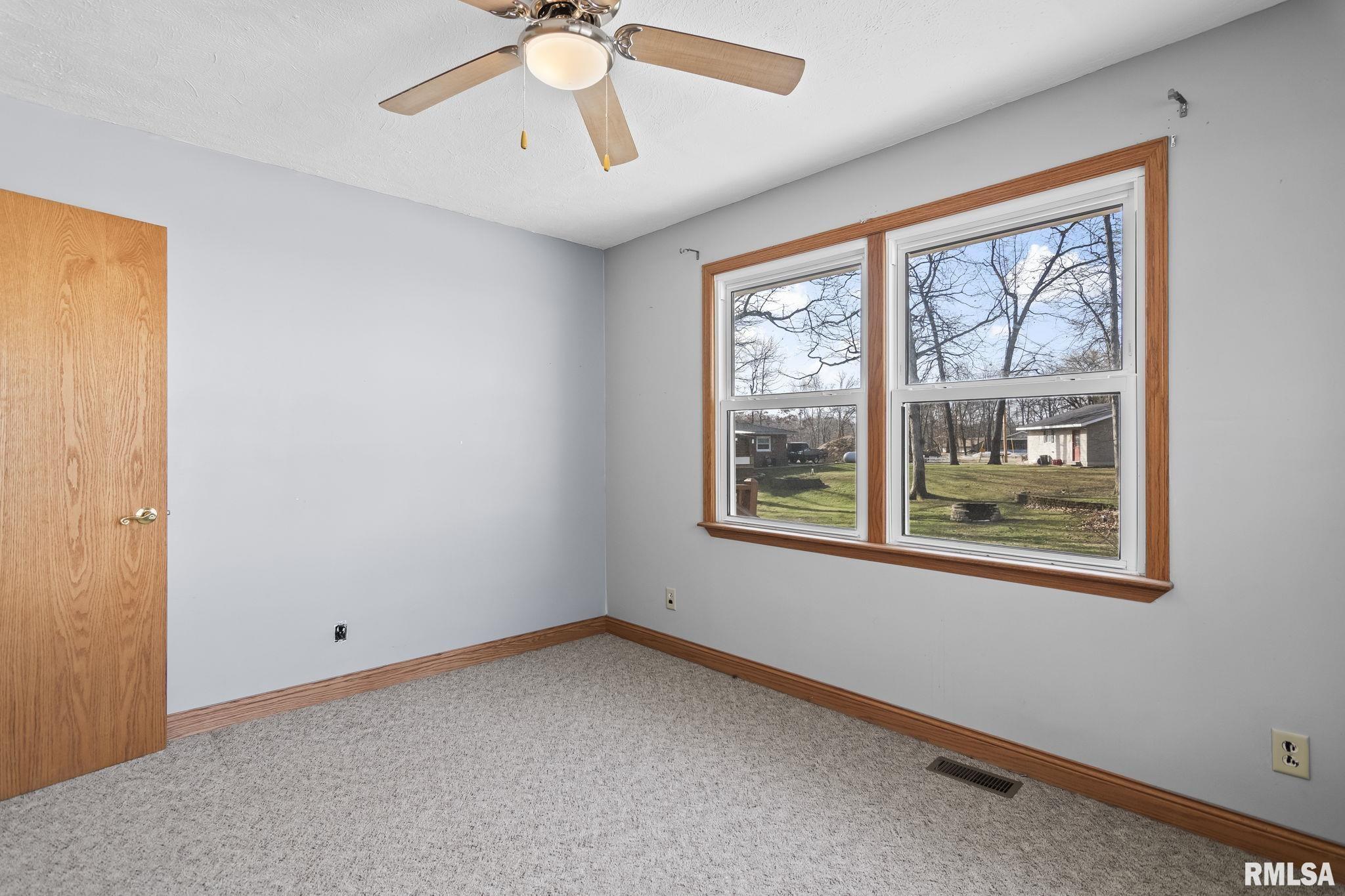 15959 North Lake Road Girard, IL 62640 - Photo 15 of 44